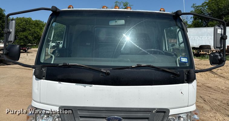 image for item ED5744 2006 Ford LCF dump truck