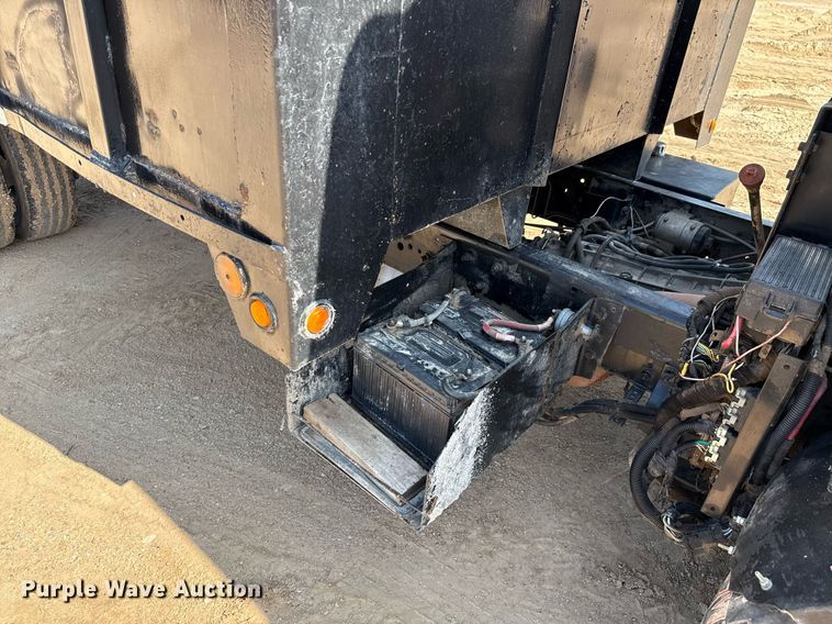 image for item ED5744 2006 Ford LCF dump truck