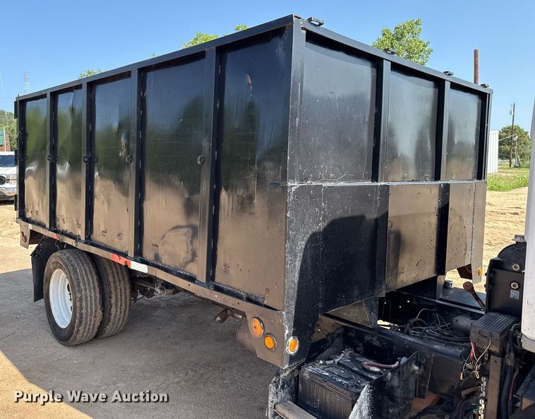 image for item ED5744 2006 Ford LCF dump truck