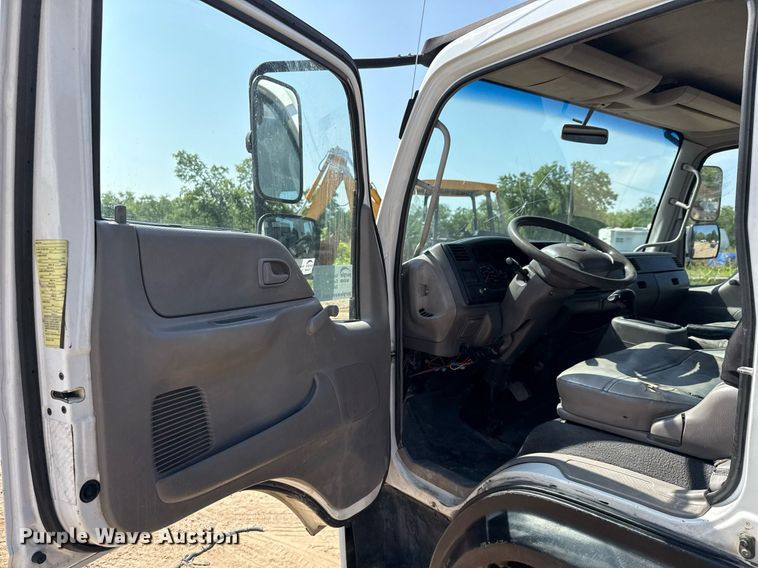 image for item ED5744 2006 Ford LCF dump truck