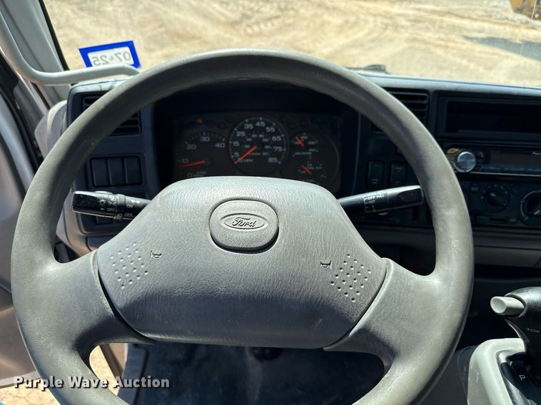 image for item ED5744 2006 Ford LCF dump truck