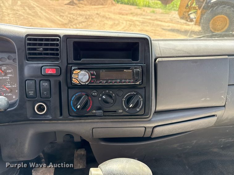 image for item ED5744 2006 Ford LCF dump truck