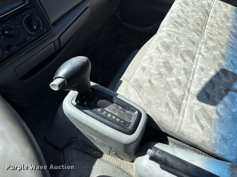 image for item ED5744 2006 Ford LCF dump truck