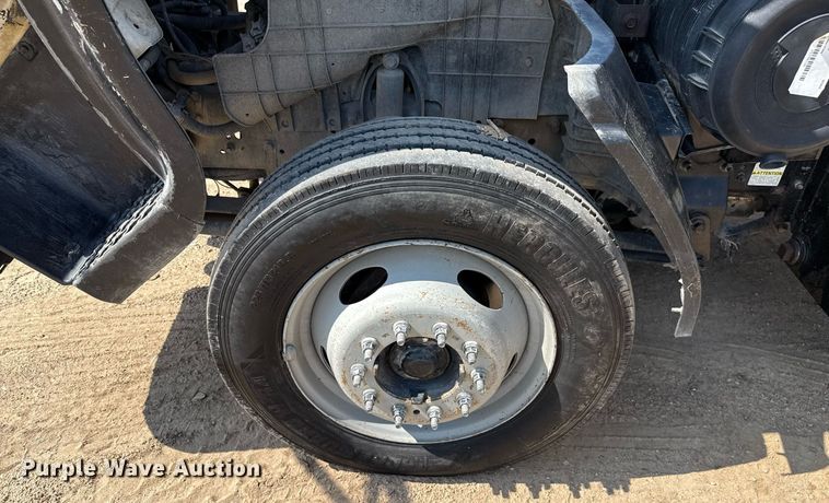 image for item ED5744 2006 Ford LCF dump truck