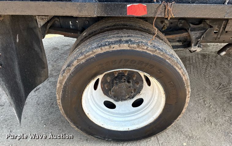 image for item ED5744 2006 Ford LCF dump truck