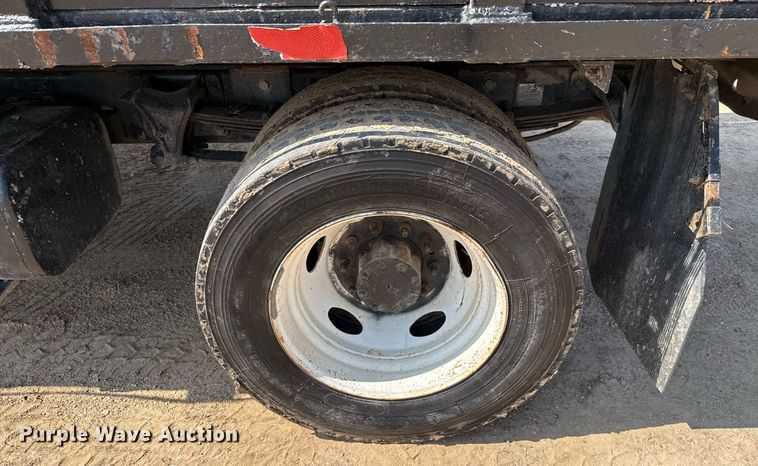 image for item ED5744 2006 Ford LCF dump truck