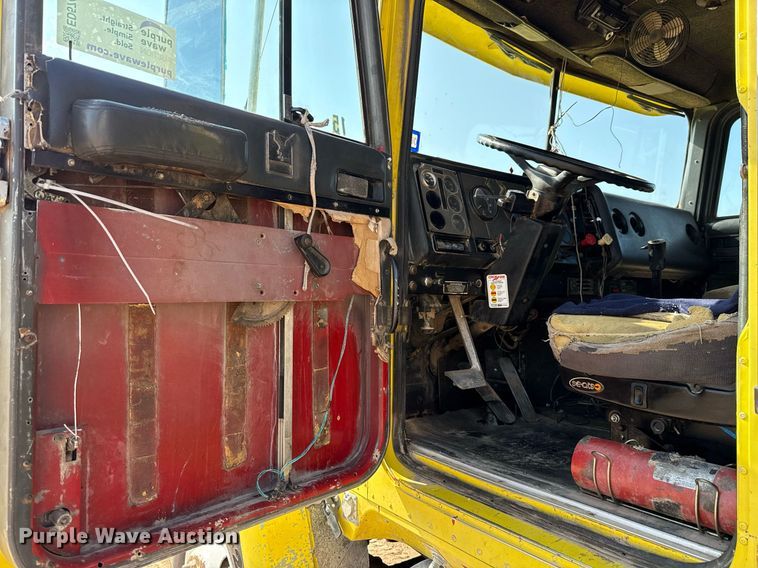 image for item ED5745 1990 International 9300 dump truck