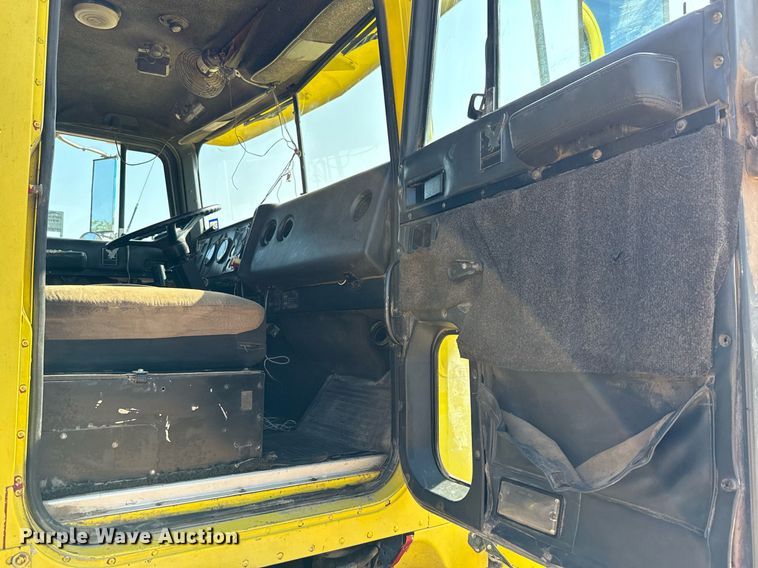 image for item ED5745 1990 International 9300 dump truck