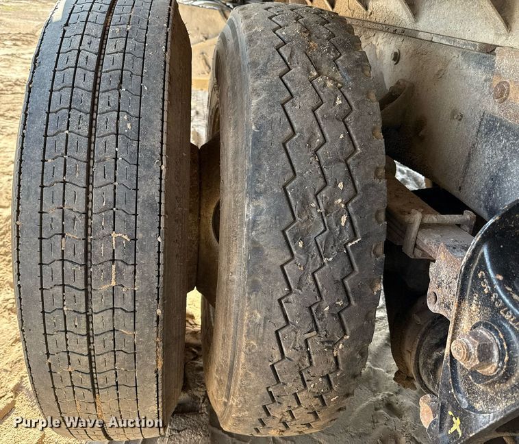 image for item ED5745 1990 International 9300 dump truck