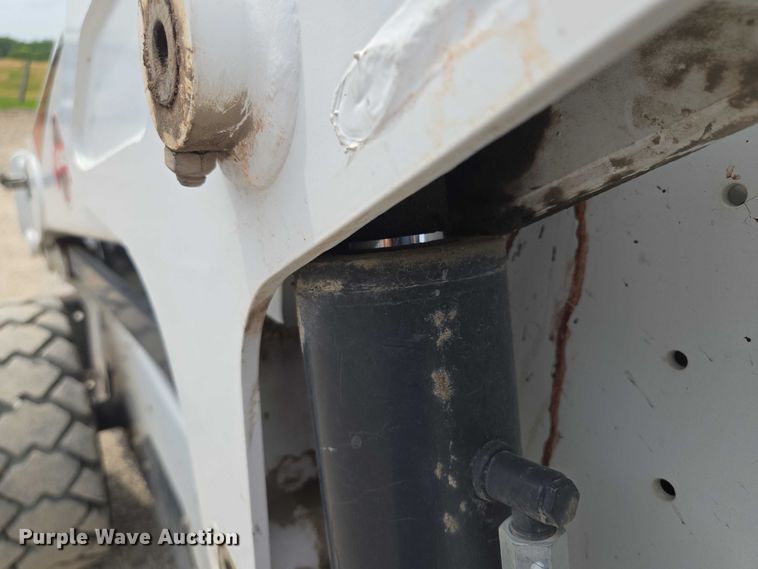 image for item EF1514 2018 Bobcat S570 skid steer loader