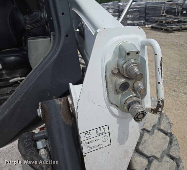 image for item EF1514 2018 Bobcat S570 skid steer loader