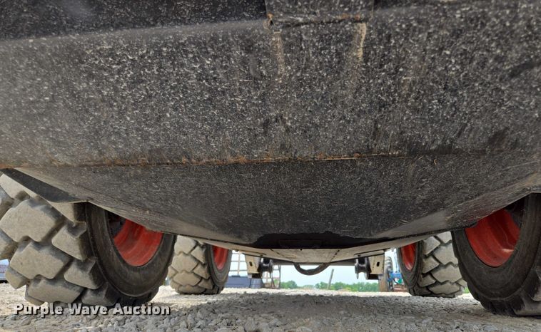 image for item EF1514 2018 Bobcat S570 skid steer loader