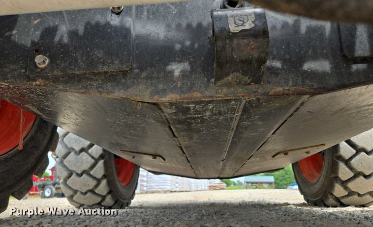 image for item EF1514 2018 Bobcat S570 skid steer loader