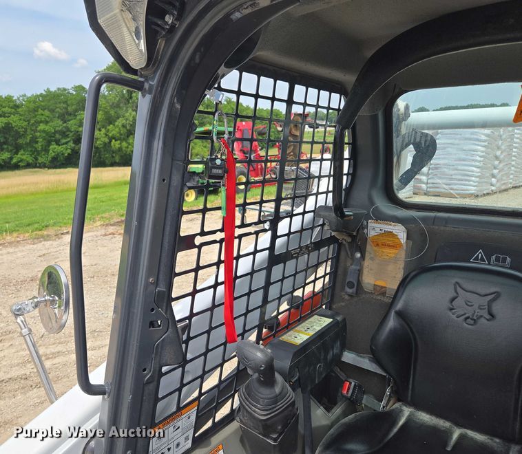 image for item EF1514 2018 Bobcat S570 skid steer loader