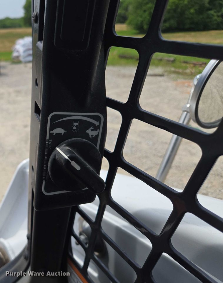 image for item EF1514 2018 Bobcat S570 skid steer loader