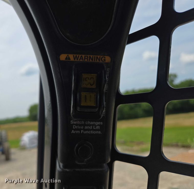 image for item EF1514 2018 Bobcat S570 skid steer loader