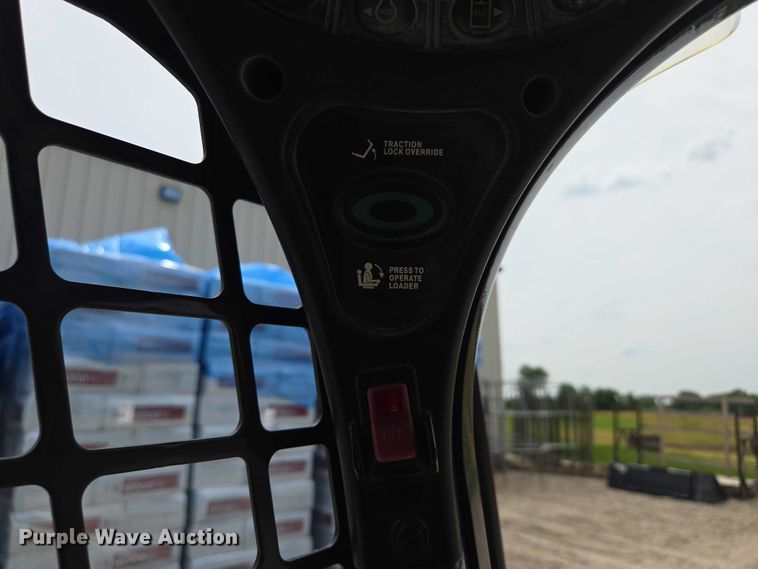 image for item EF1514 2018 Bobcat S570 skid steer loader