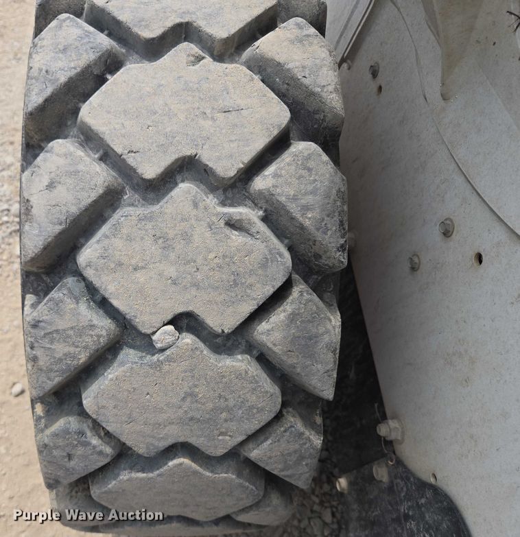 image for item EF1514 2018 Bobcat S570 skid steer loader