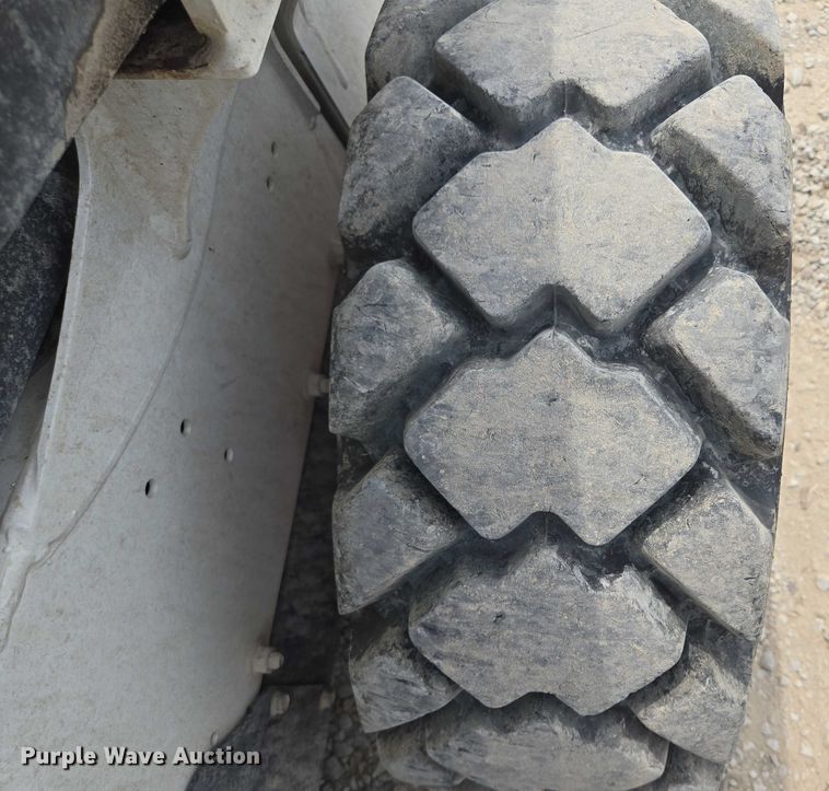 image for item EF1514 2018 Bobcat S570 skid steer loader