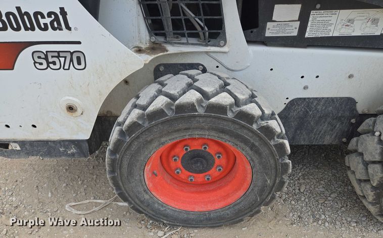 image for item EF1514 2018 Bobcat S570 skid steer loader