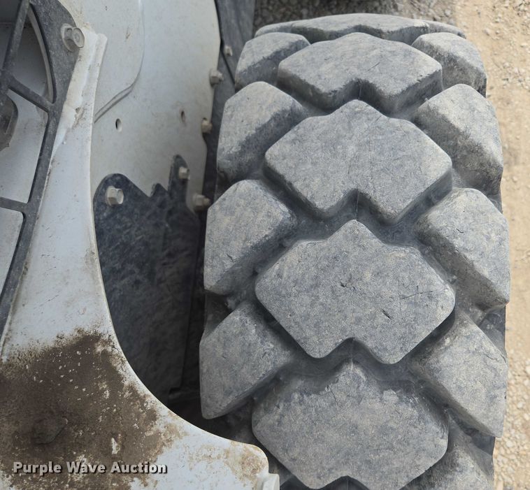 image for item EF1514 2018 Bobcat S570 skid steer loader