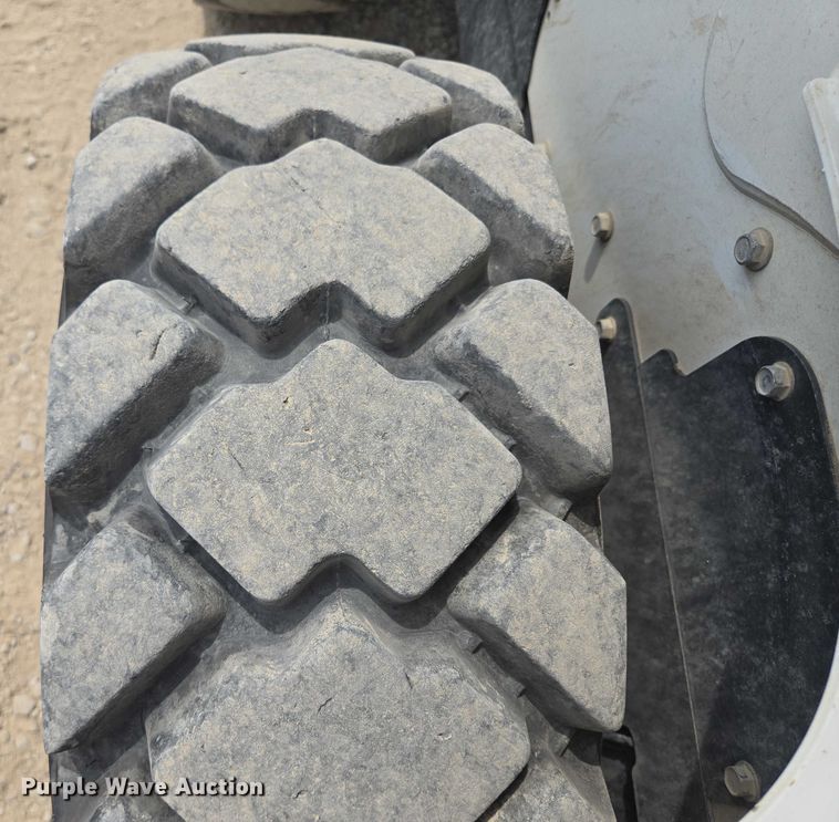 image for item EF1514 2018 Bobcat S570 skid steer loader