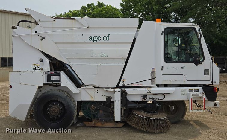 image for item EF1518 2008 Allianz 3000 street sweeper truck