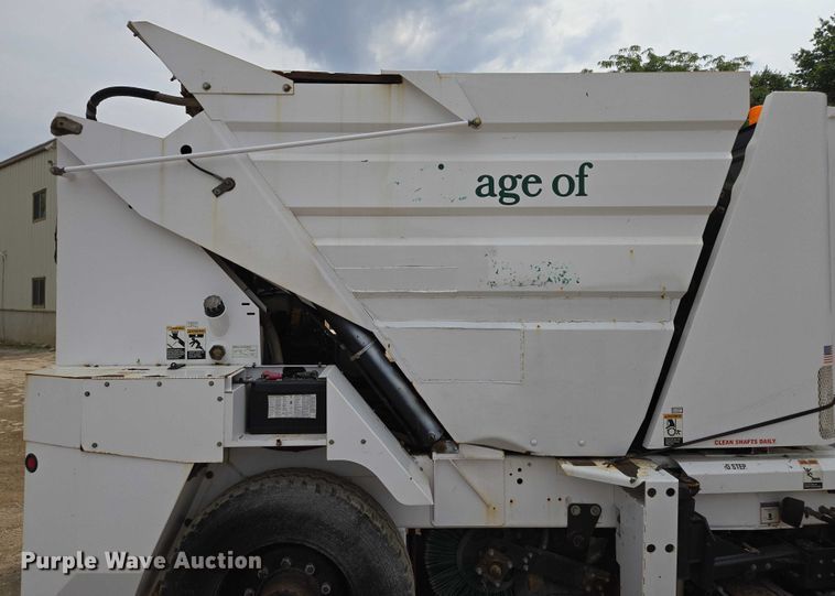 image for item EF1518 2008 Allianz 3000 street sweeper truck