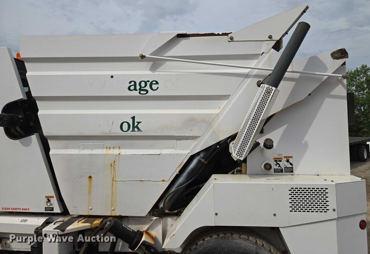 image for item EF1518 2008 Allianz 3000 street sweeper truck