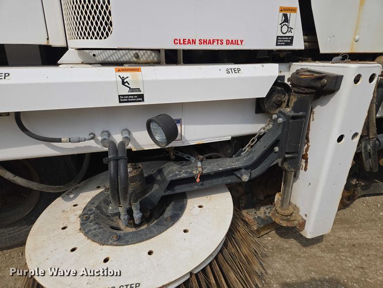 image for item EF1518 2008 Allianz 3000 street sweeper truck