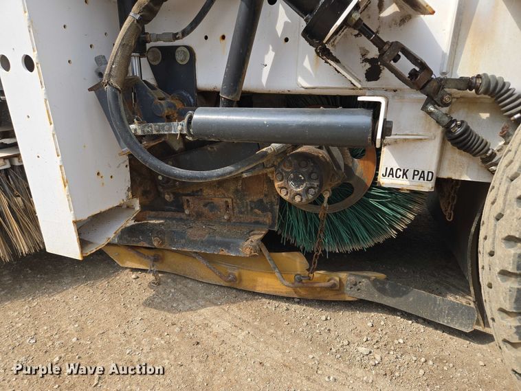 image for item EF1518 2008 Allianz 3000 street sweeper truck