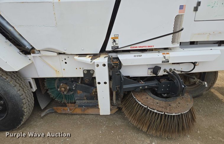 image for item EF1518 2008 Allianz 3000 street sweeper truck