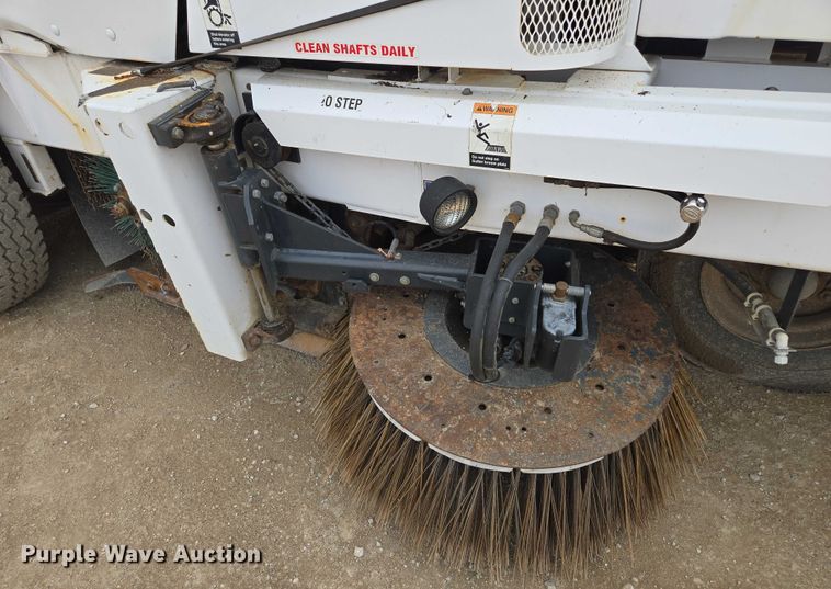 image for item EF1518 2008 Allianz 3000 street sweeper truck