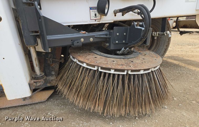 image for item EF1518 2008 Allianz 3000 street sweeper truck