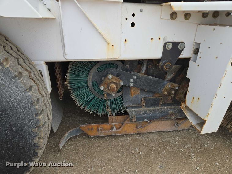 image for item EF1518 2008 Allianz 3000 street sweeper truck