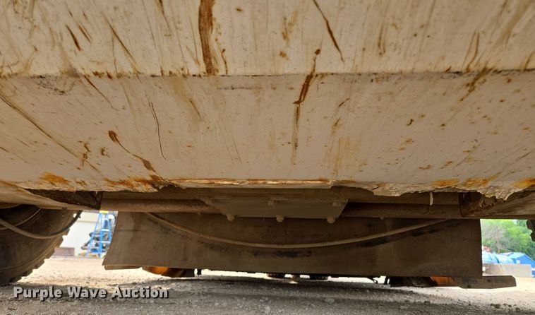 image for item EF1518 2008 Allianz 3000 street sweeper truck