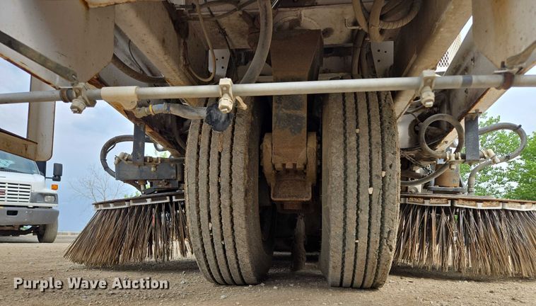 image for item EF1518 2008 Allianz 3000 street sweeper truck