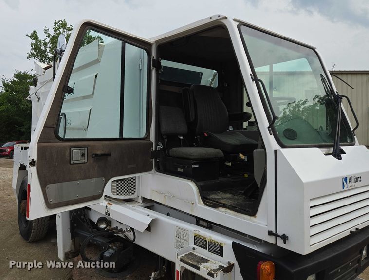 image for item EF1518 2008 Allianz 3000 street sweeper truck