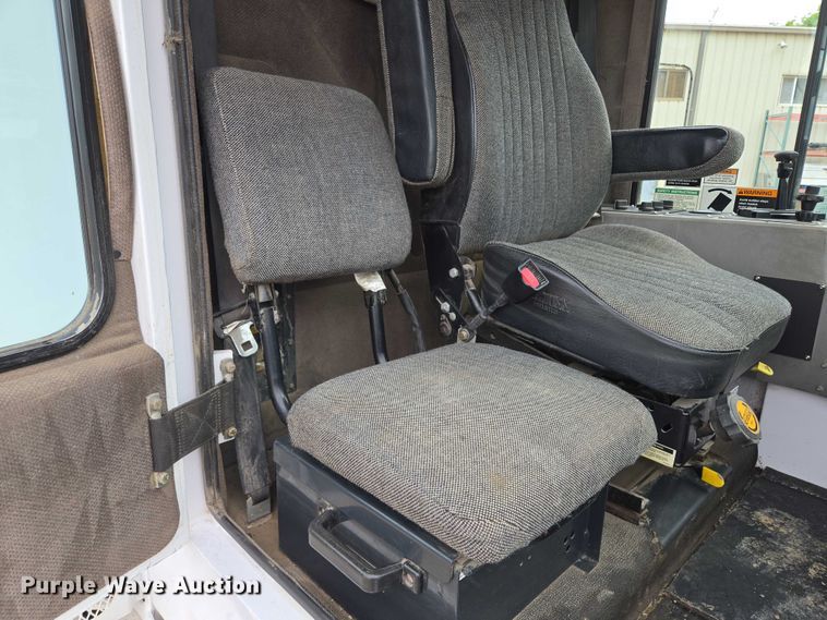 image for item EF1518 2008 Allianz 3000 street sweeper truck