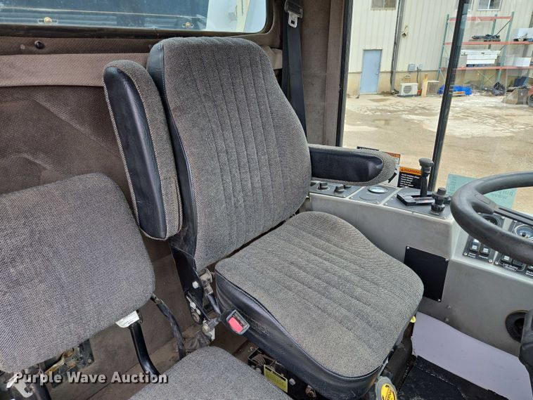 image for item EF1518 2008 Allianz 3000 street sweeper truck