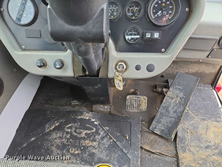 image for item EF1518 2008 Allianz 3000 street sweeper truck