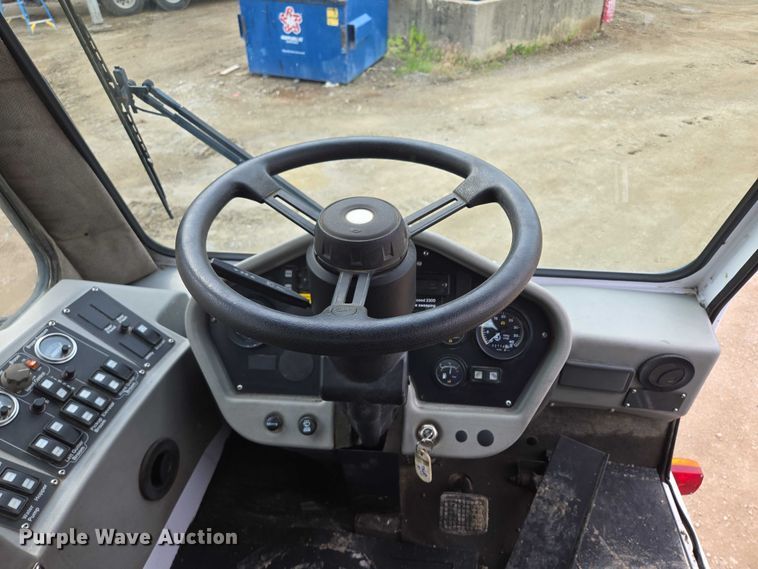 image for item EF1518 2008 Allianz 3000 street sweeper truck