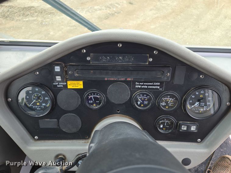 image for item EF1518 2008 Allianz 3000 street sweeper truck