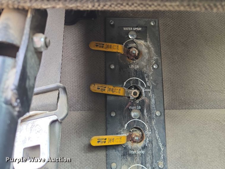 image for item EF1518 2008 Allianz 3000 street sweeper truck