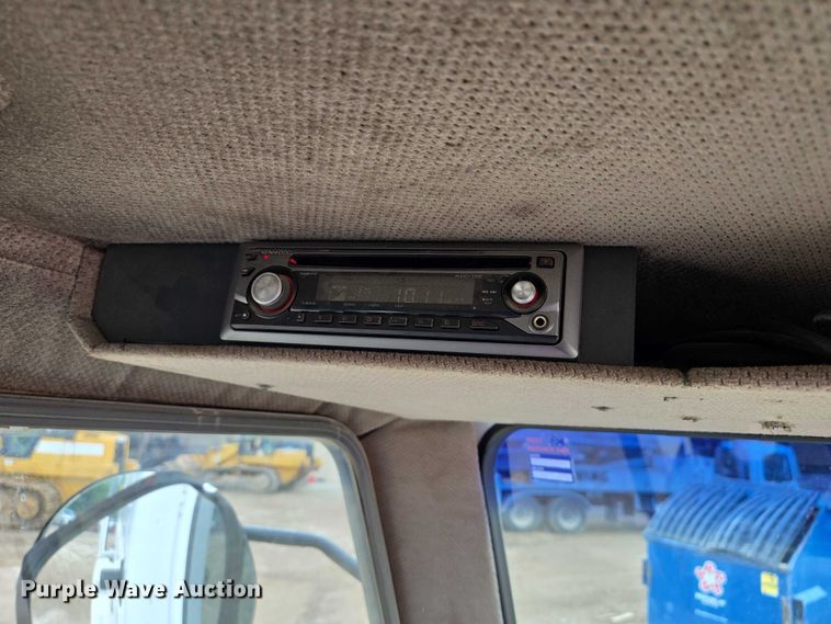 image for item EF1518 2008 Allianz 3000 street sweeper truck