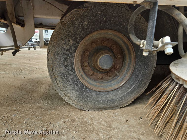 image for item EF1518 2008 Allianz 3000 street sweeper truck