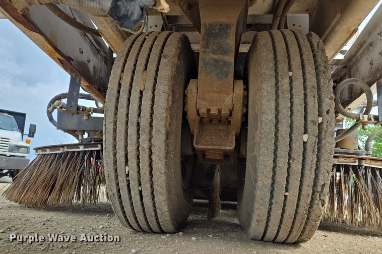 image for item EF1518 2008 Allianz 3000 street sweeper truck