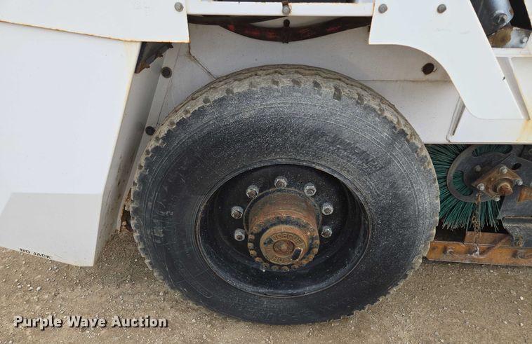 image for item EF1518 2008 Allianz 3000 street sweeper truck