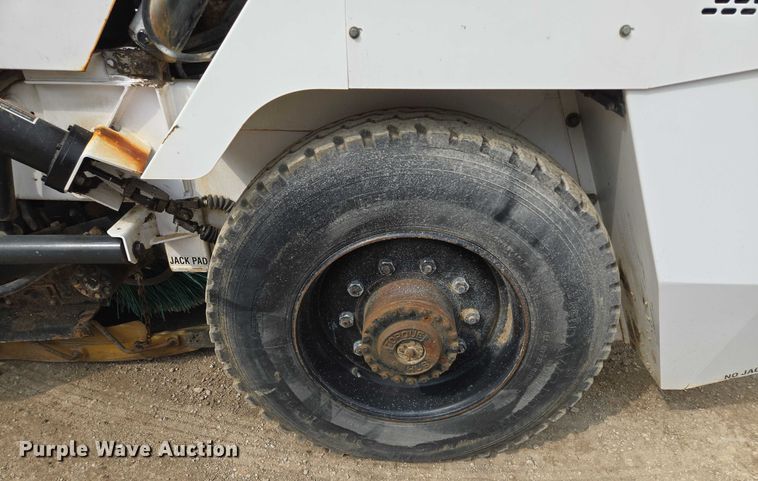 image for item EF1518 2008 Allianz 3000 street sweeper truck