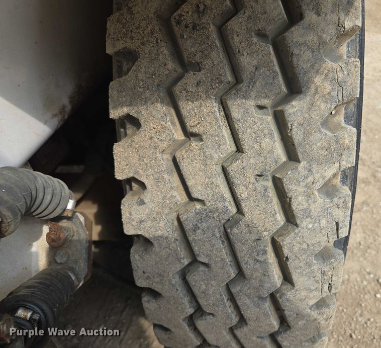 image for item EF1518 2008 Allianz 3000 street sweeper truck